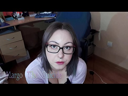 ❤️ Seksikäs tyttö lasit päässä imee dildoa syvälle kameraan Kaunis porno at us ❌